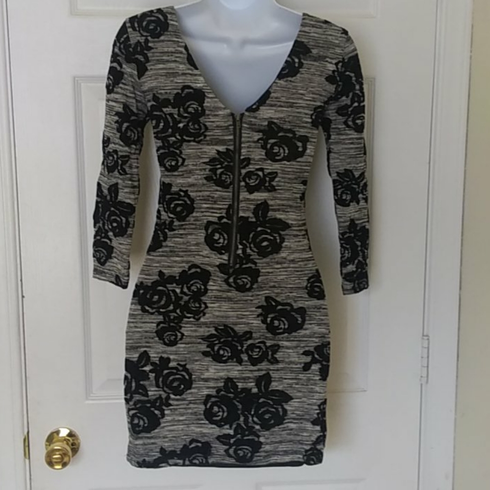 Dress - Picture 2 of 3